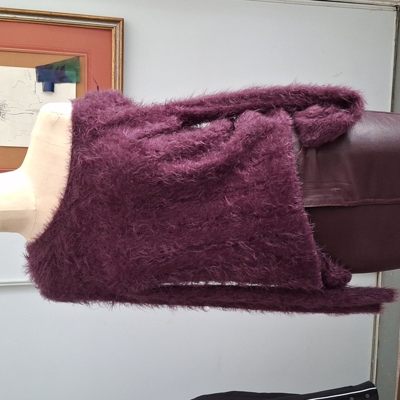 Faux fur look light weight hip length pull over top - Picture 1 of 3